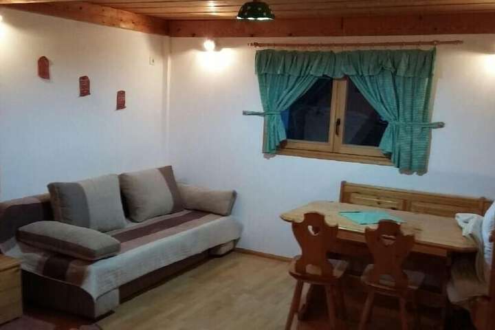 Room 7 of 16