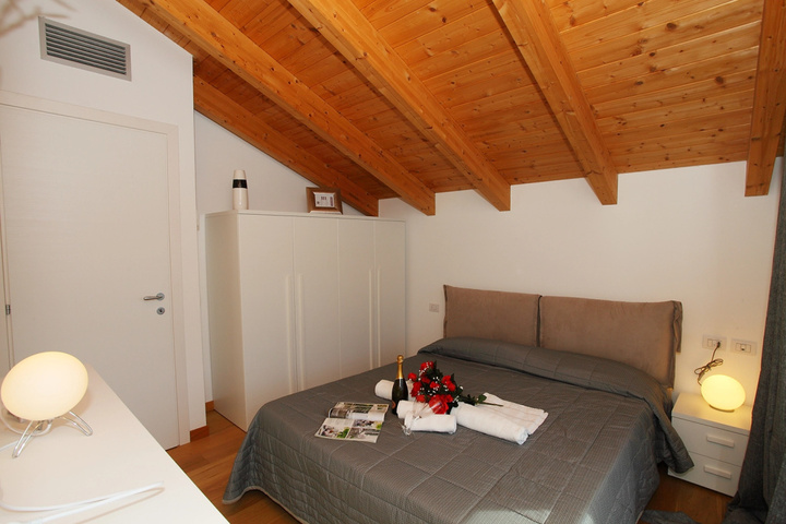 Room 2 of 9