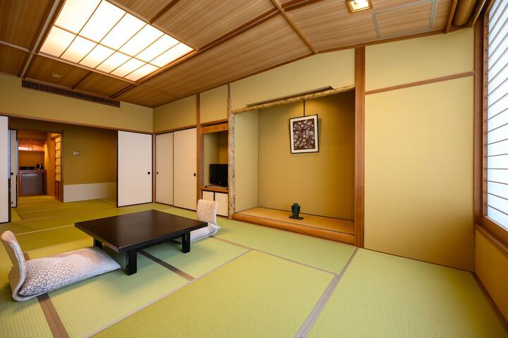 Room 14 of 33