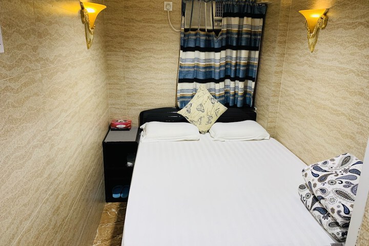 Room 7 of 142