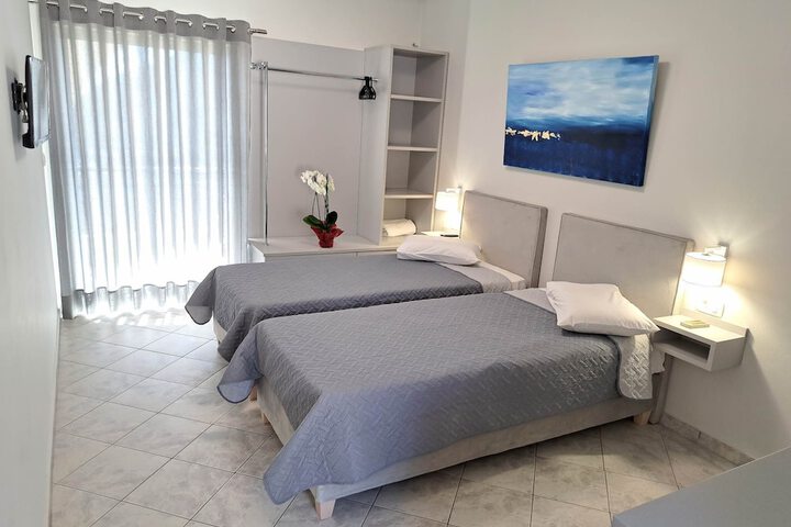Room 8 of 40