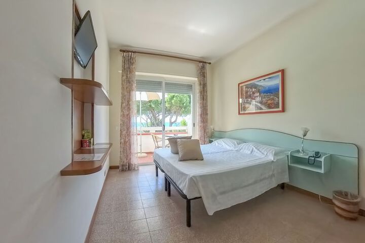 Room 4 of 65