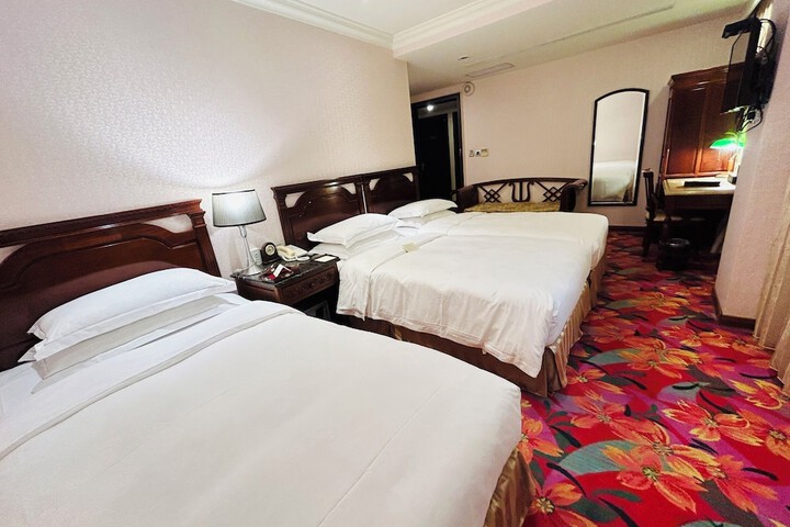 Room 45 of 216