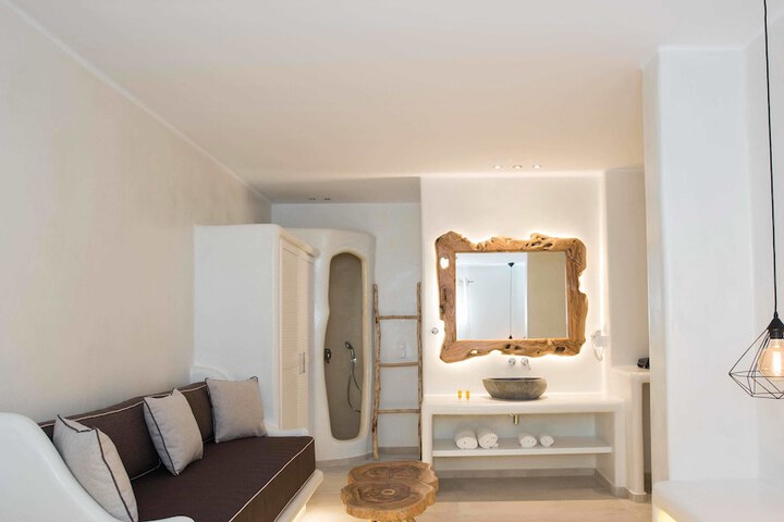 Room 16 of 53