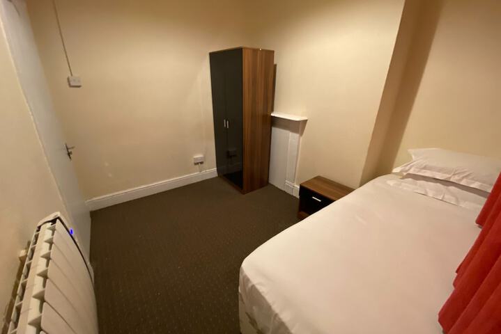 Room 10 of 18