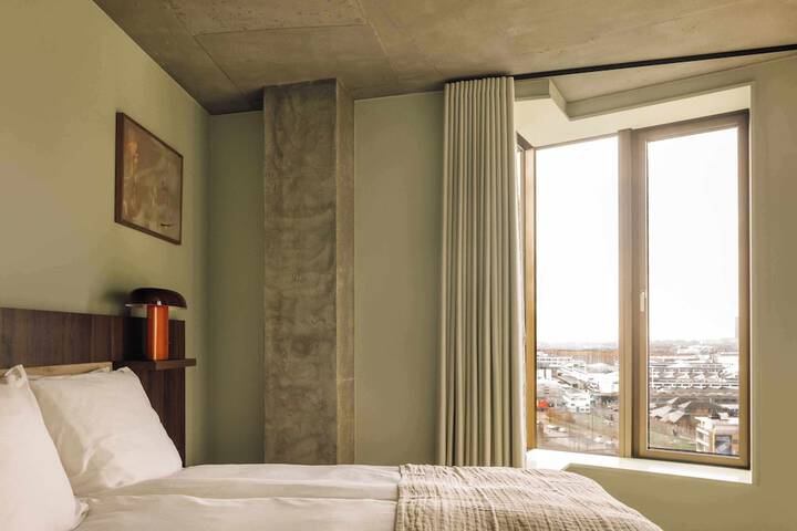 Room 15 of 100