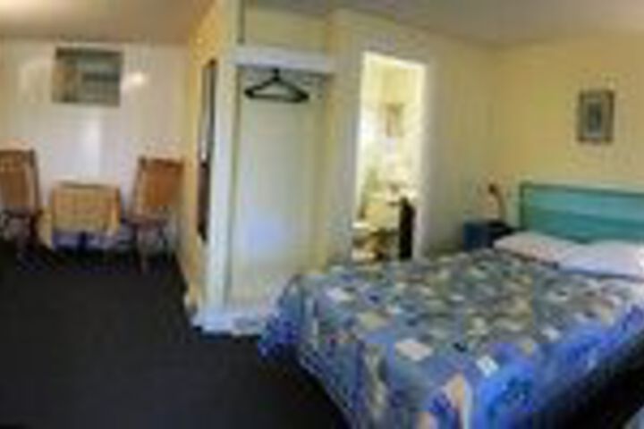 Room 16 of 28
