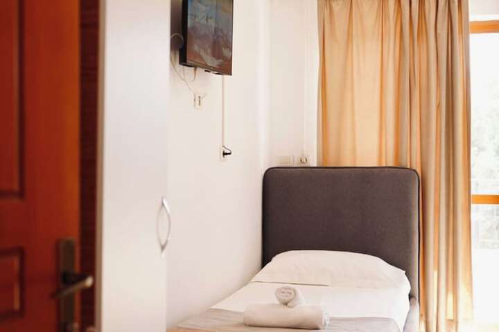 Room 4 of 58