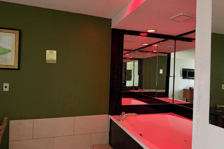 Jetted tub