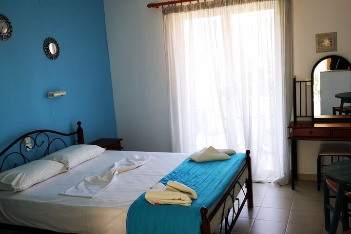 Room 6 of 38