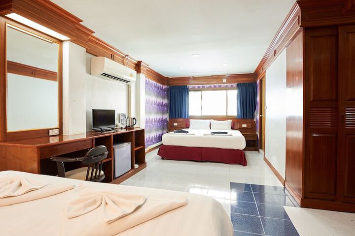 Room 30 of 136