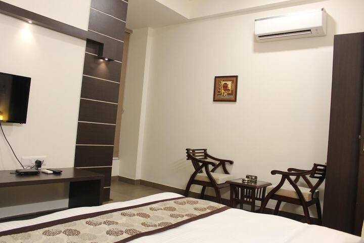 Room 10 of 53
