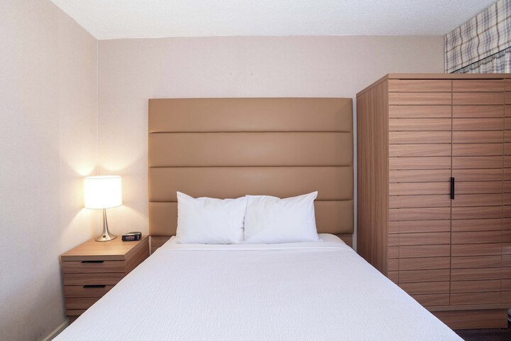 Room 8 of 36
