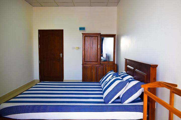 Room 2 of 8