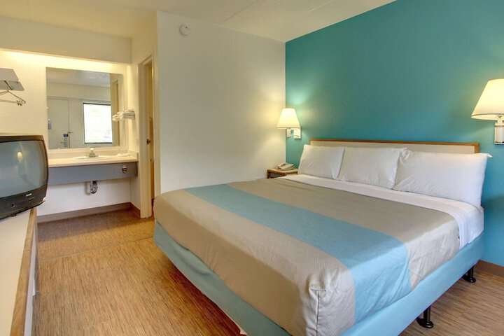 1 King Bed (1 of 8)