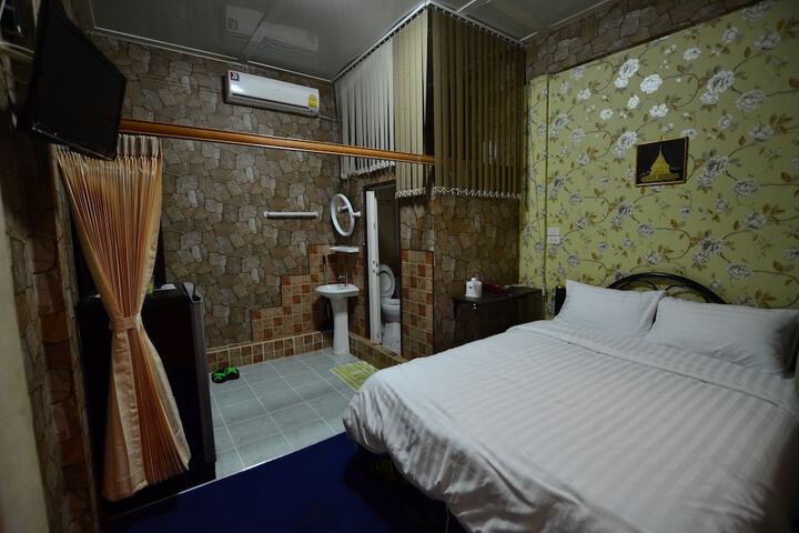 Room 6 of 108