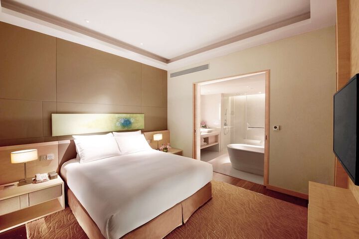 Room 16 of 102