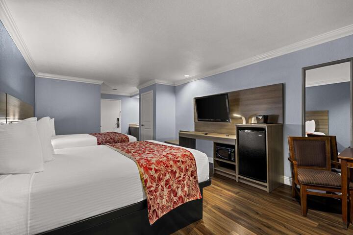 2 Double Beds (4 of 21)