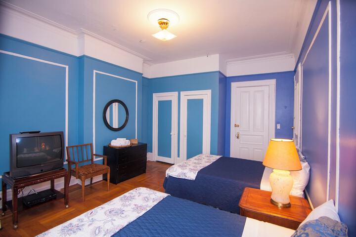 Room 12 of 27
