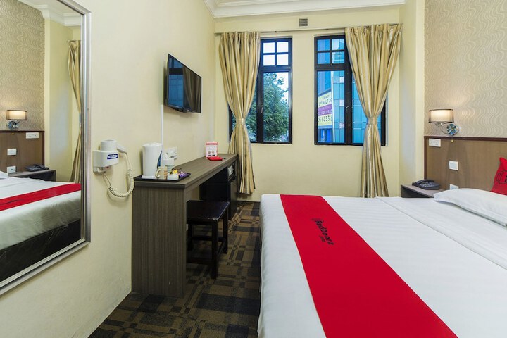 RedDoorz Plus Near Lavender Street