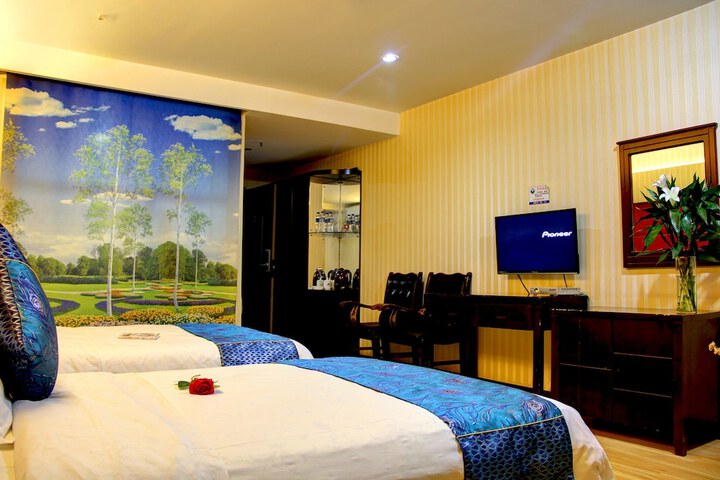Room 2 of 5