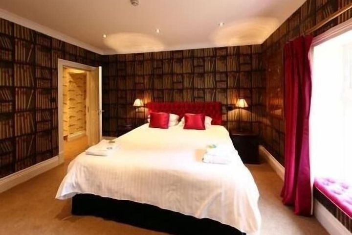 Room 12 of 74