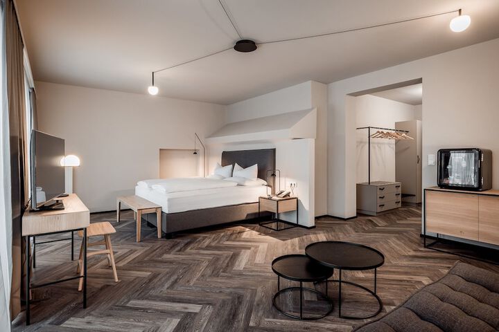 Room 16 of 73