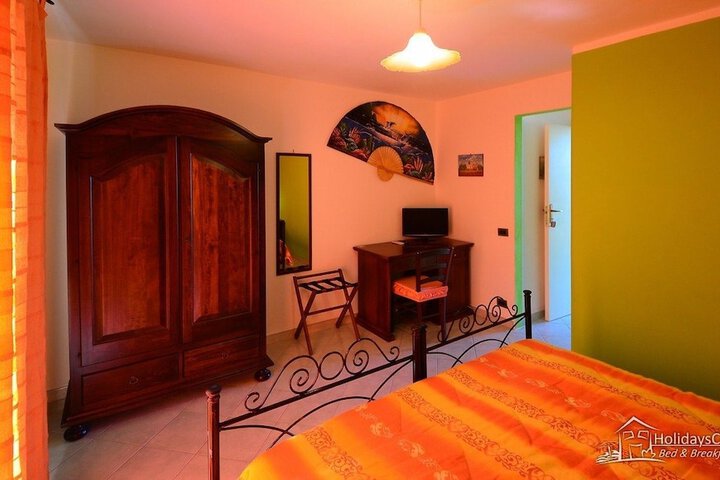 Room 5 of 50