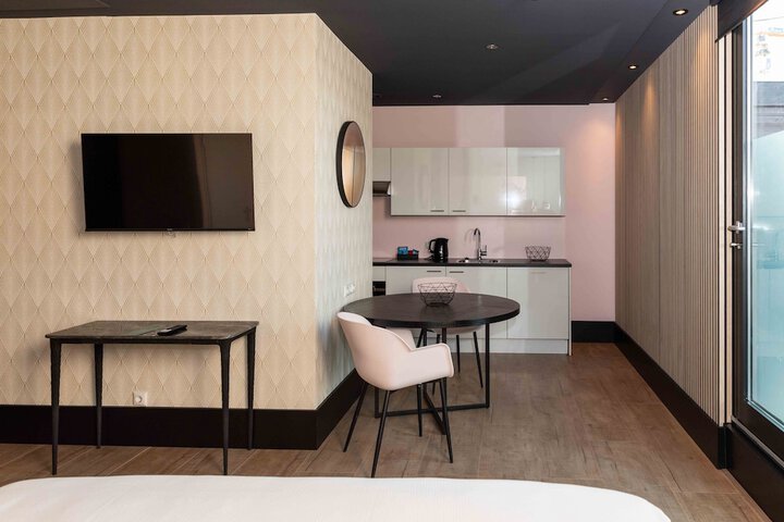 Room 8 of 52