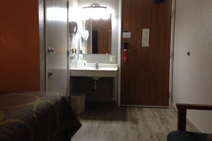 Queen Bed Accessible (4 of 14)