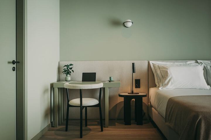 Room 35 of 145