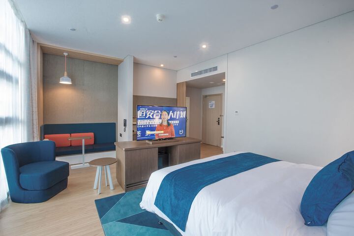 Room 27 of 60