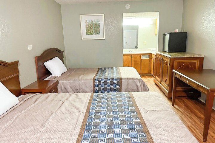 2 Double Beds (19 of 20)