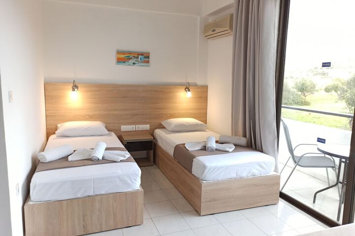 Room 3 of 40