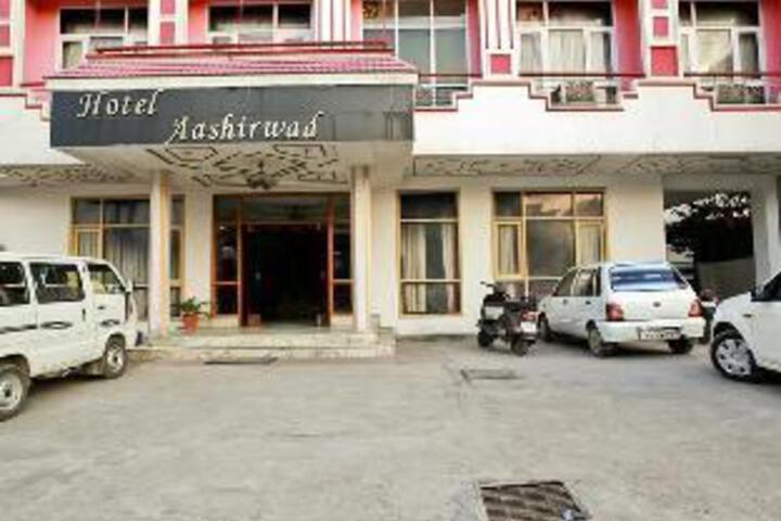 Goroomgo Hotel Aashirwad Katra
