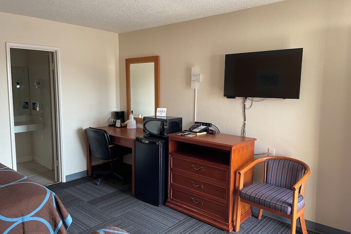 Room 5 of 17