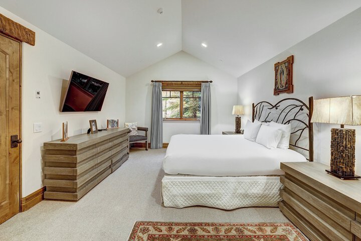 Room 40 of 569