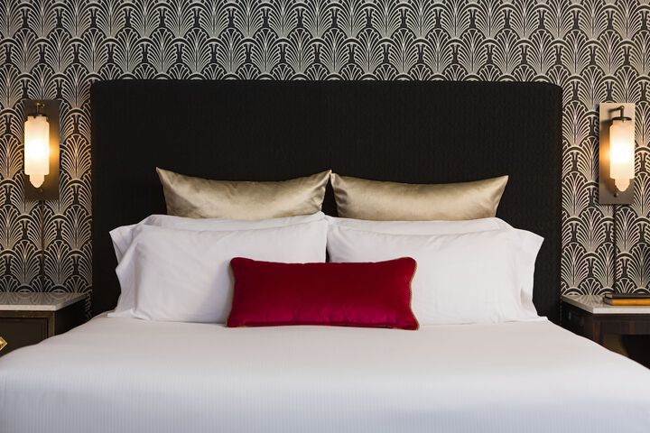 Deluxe King Bed (1 of 23)