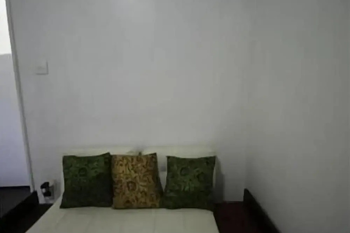Room 5 of 12
