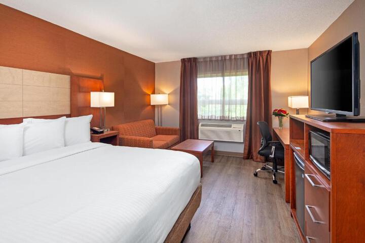 1 King Bed (7 of 7)