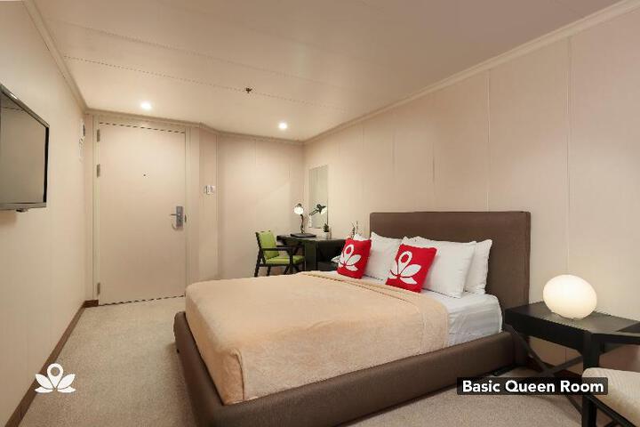 Room 6 of 8