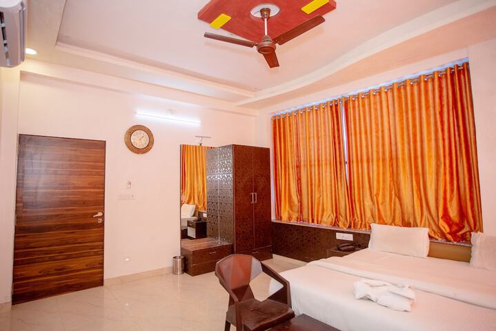 Room 7 of 30
