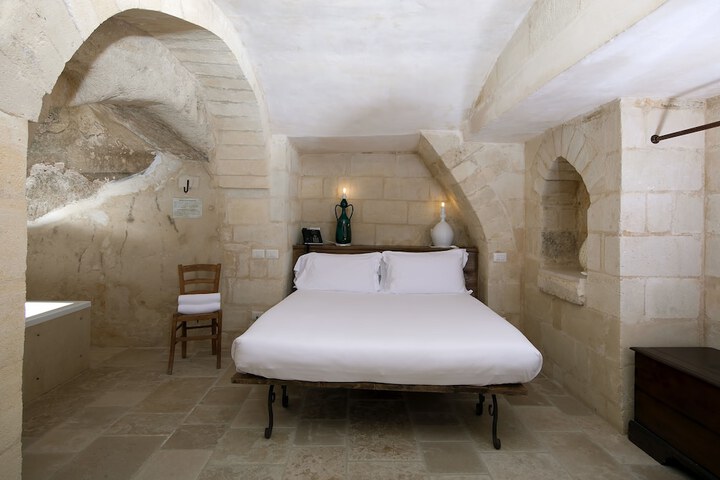 Room 11 of 150
