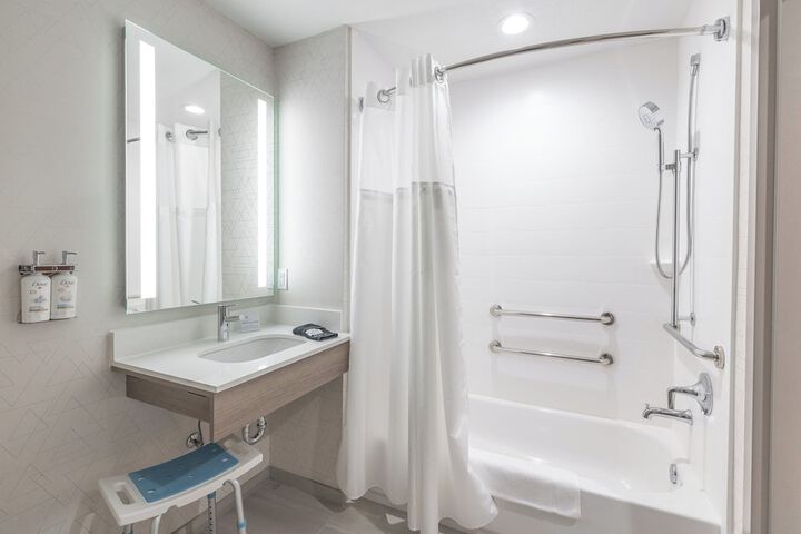 1 King Standard Mobility Accessible Tub (4 of 25)