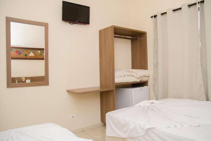 Room 6 of 28
