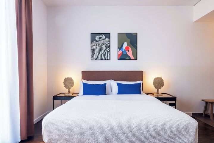 Room 7 of 32