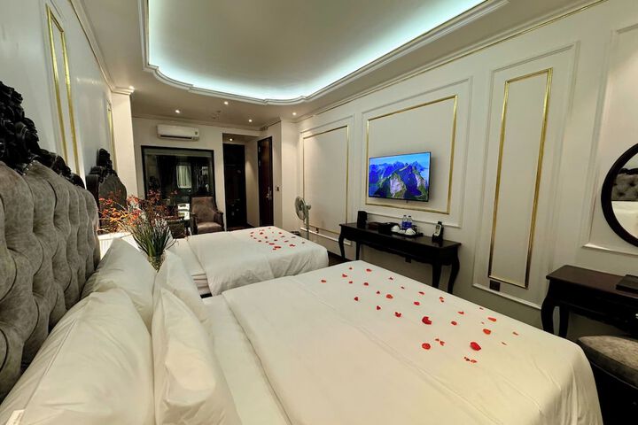 Room 35 of 165