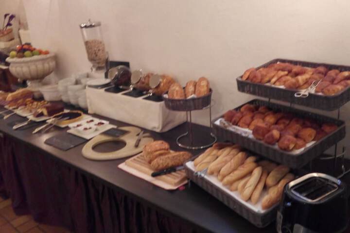 Breakfast/Coffee Service 32 of 51