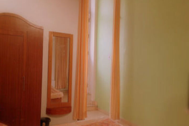 Room 10 of 20