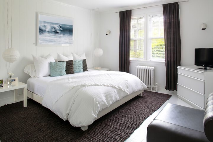 1 King Bed (6 of 7)